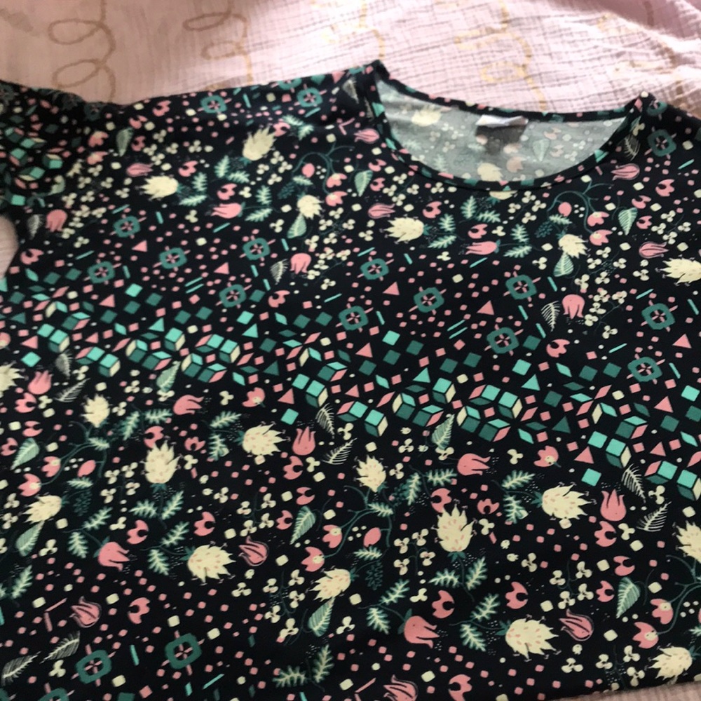 LuLaRoe Irma tee